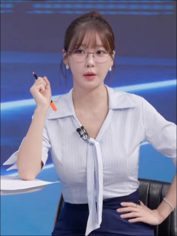 김윤희-아나운서-안경